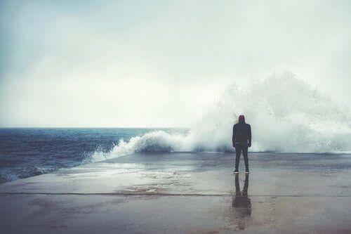 인간의 본능 - 바닷가에 서 있는 남자