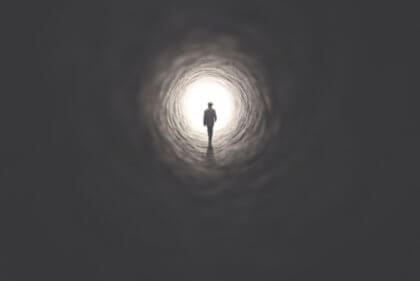 죽음 - 터널 끝에 있는 남자