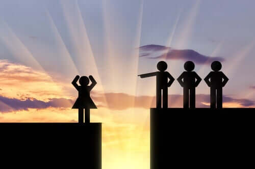 성차별은 집단으로서 여성의 가정된 열등감이다