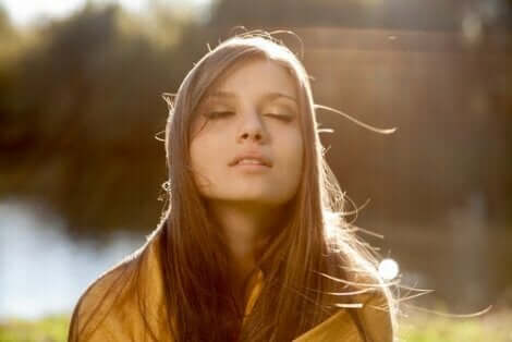 다르게 생각하면 쓸모없는 생각을 감지하고 진정으로 눈을 뜨게 한다