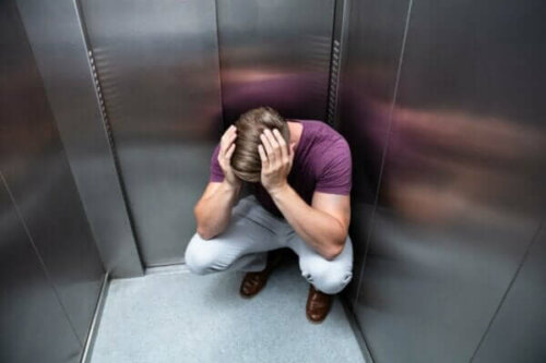 엘리베이터 공포증: 그 원인과 증상