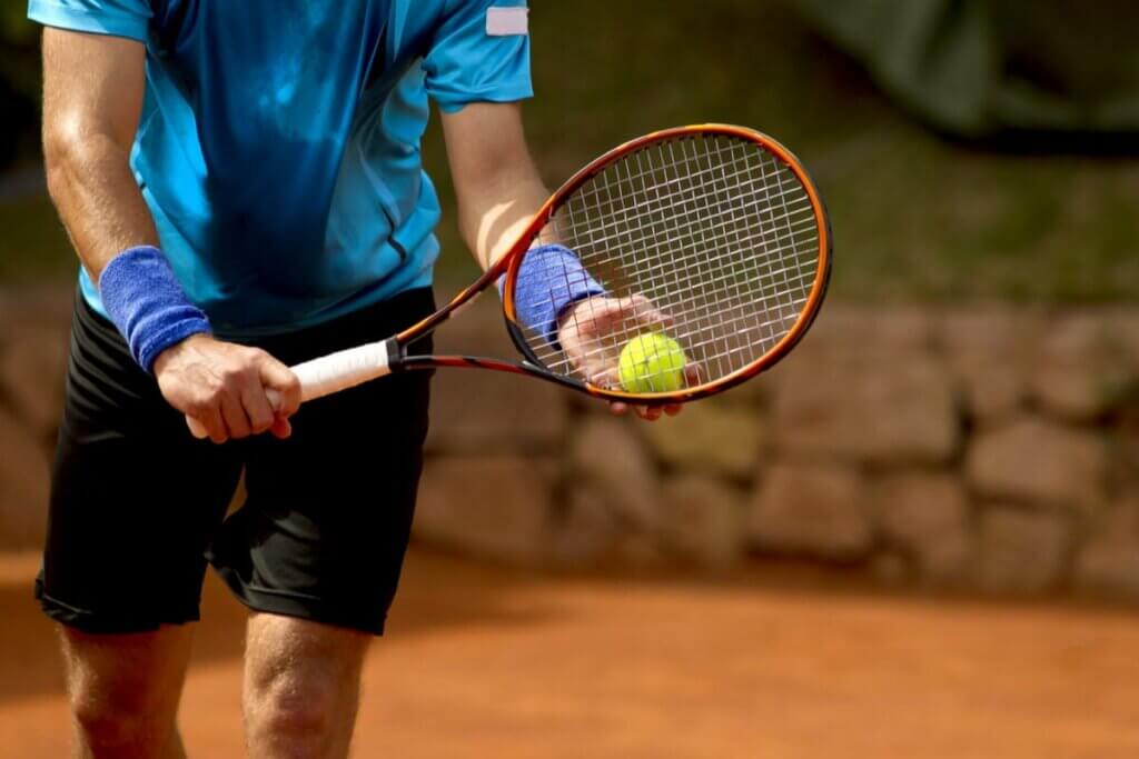 테니스 심리학: 정신적 싸움에서 승리하는 방법