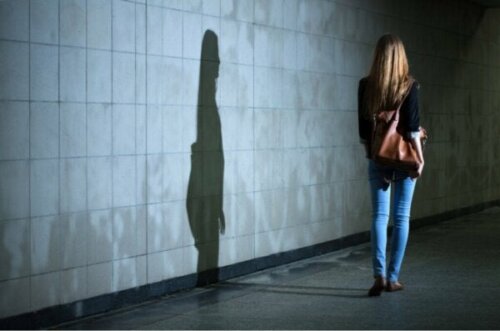 때때로 감시당하는 듯한 느낌이 드는 이유
