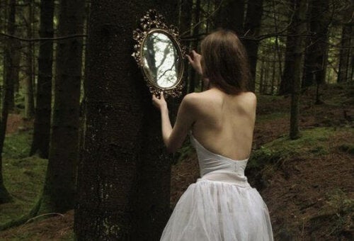 인생을 바꿔 줄 누군가를 찾고 있다면 거울을 보자