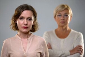 부모로부터 감정적으로 자유로워지는 방법