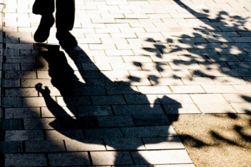 자신의 죽음을 날조하려다가 실패한 존 스톤하우스